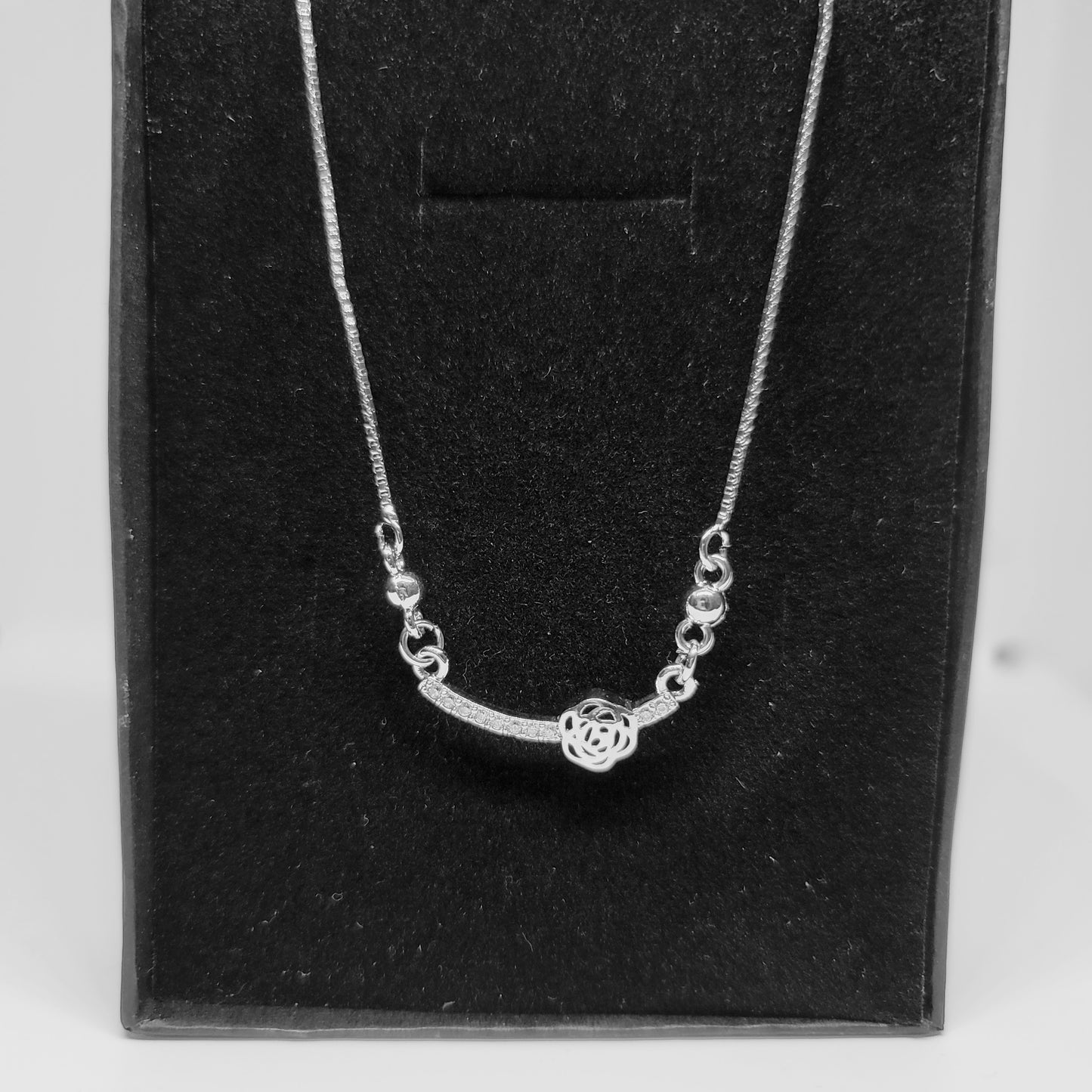 ROSE NECKLACE