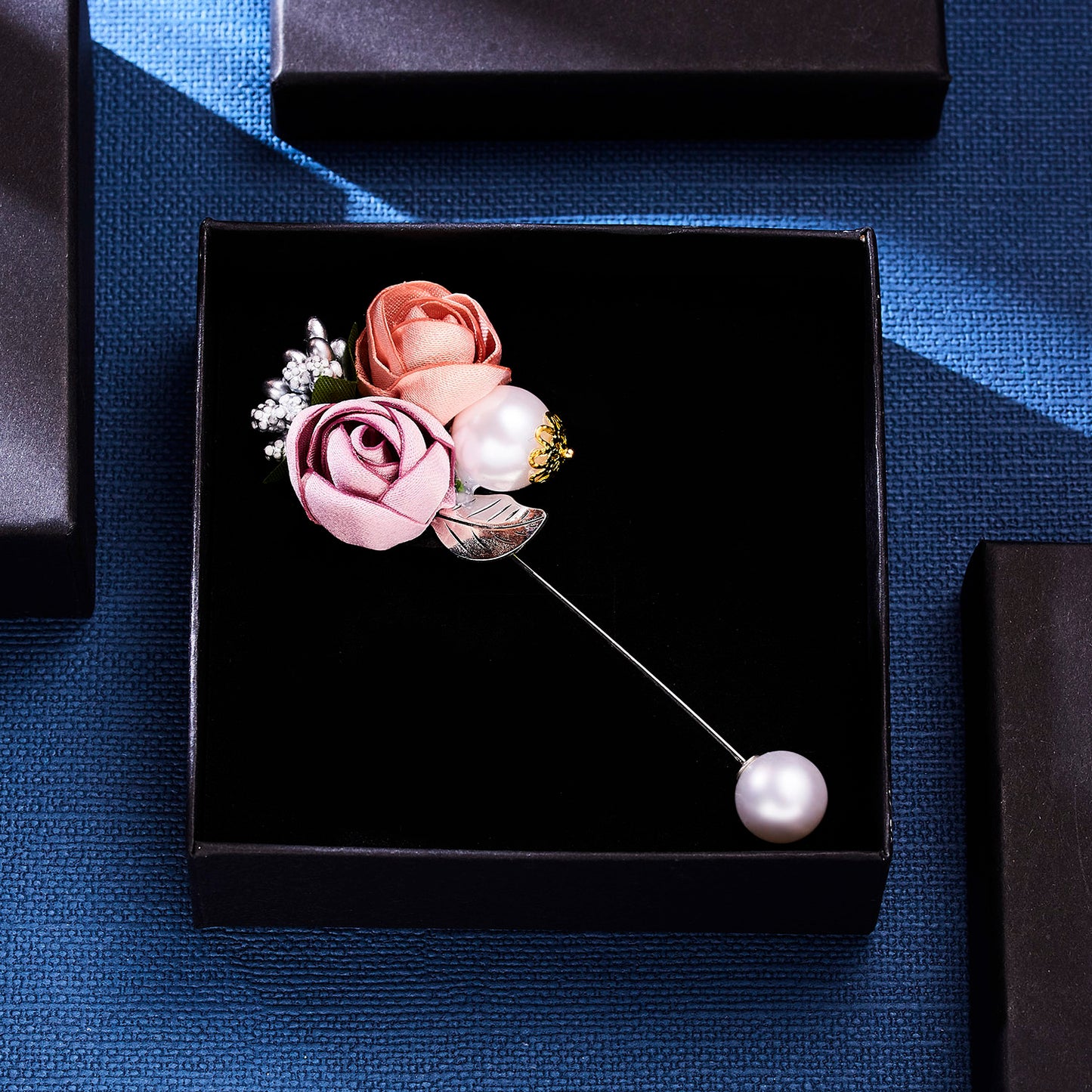 REMIEL FLOWER BROOCH