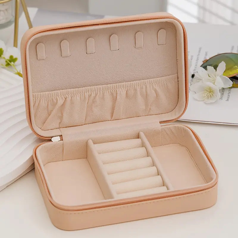 PORTABLE LEATHER JEWELRY CASE
