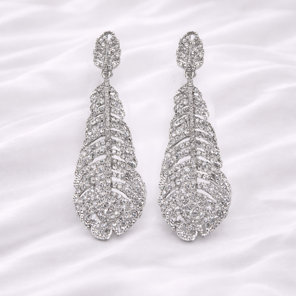 LUXRIOUS LEAFY NECKLACE
