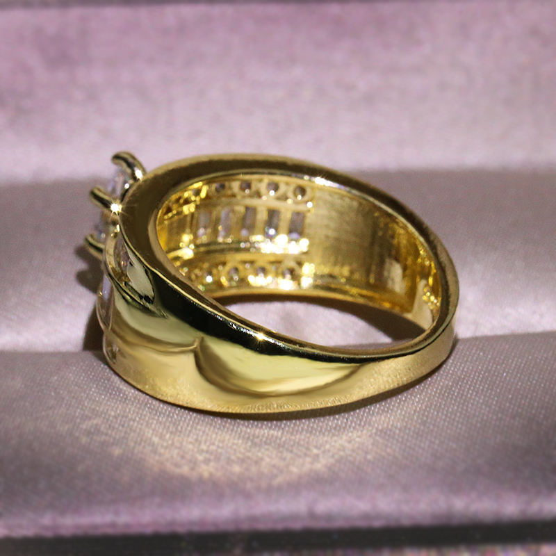 INTRICATE ZIRCON RING