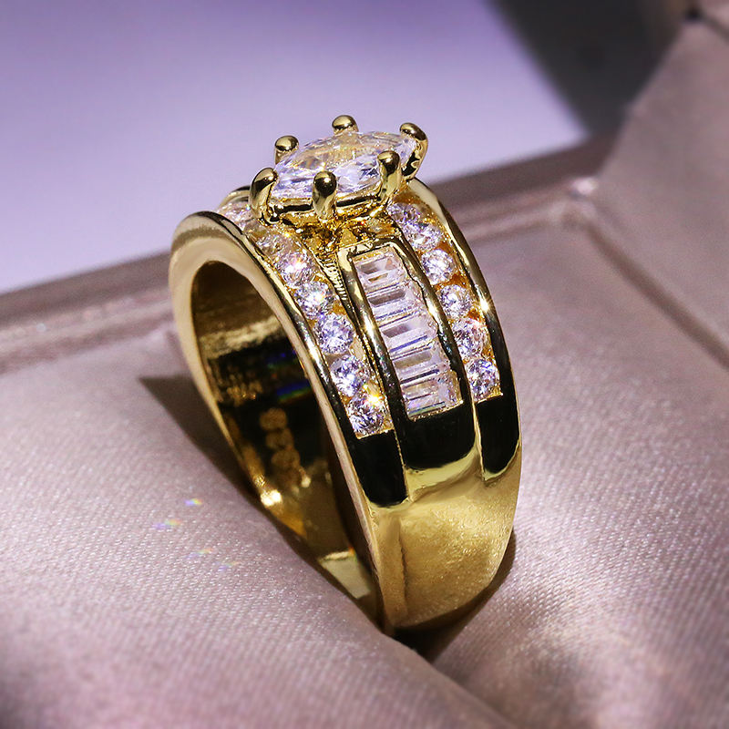 INTRICATE ZIRCON RING