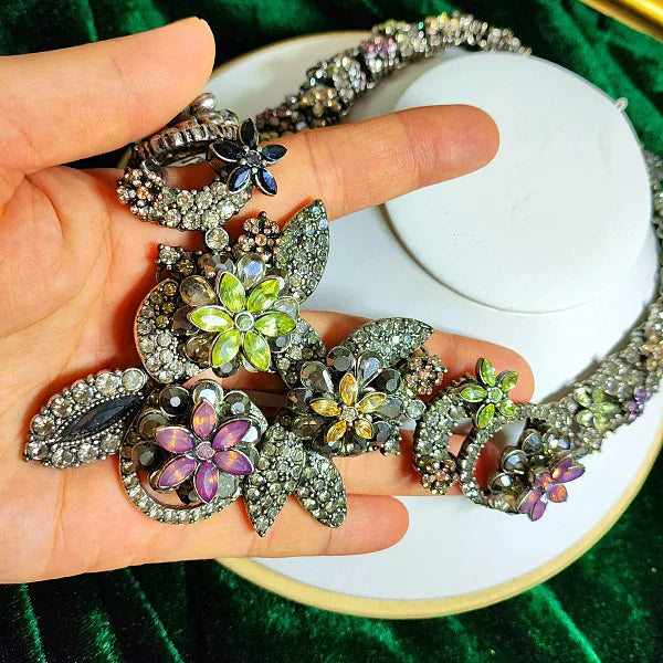EXAGGERATED DIAMONDS NECKLACE