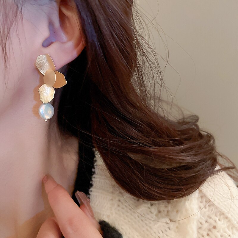 CORSAGE EARRINGS