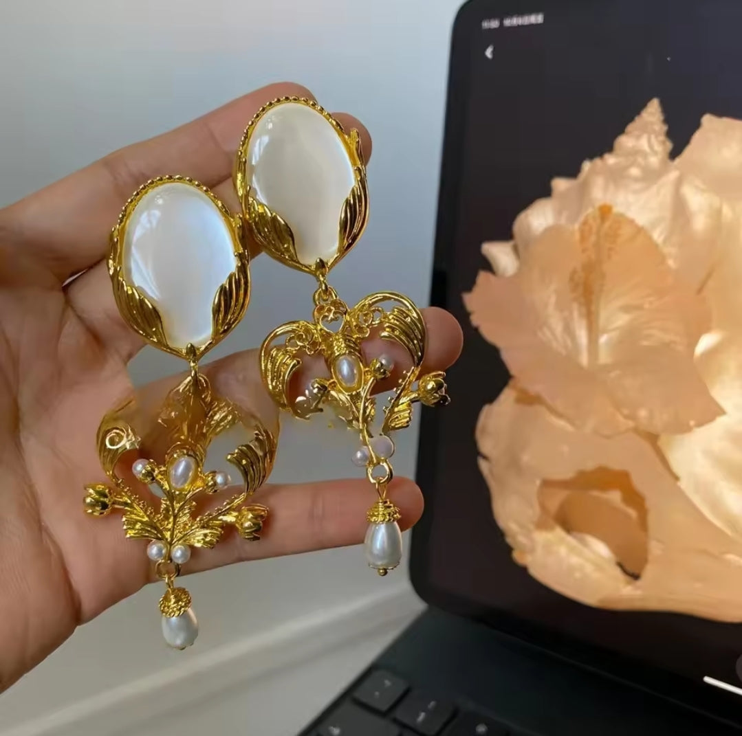 LOVE PEARL STUDS (CLIP ON EARRINGS)