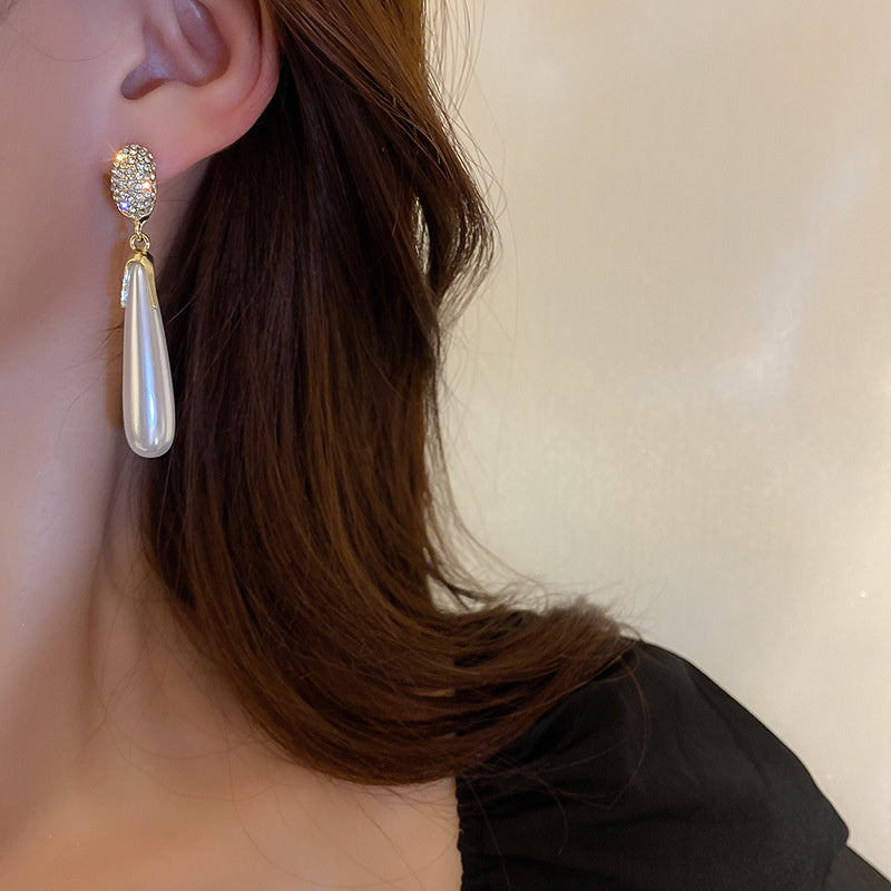 SIMPLE LONG WATER DROP PEARL EARRING