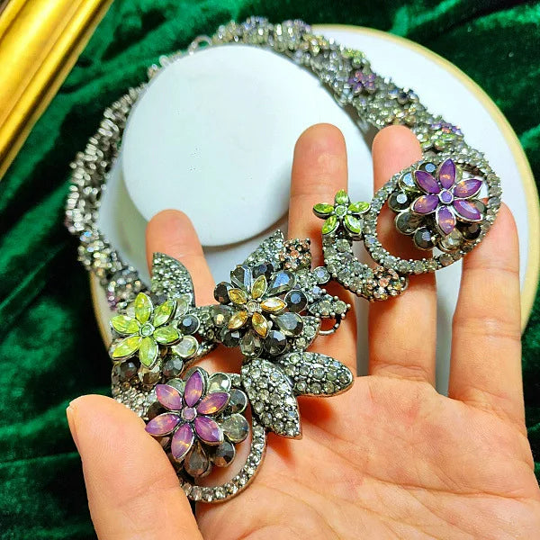 EXAGGERATED DIAMONDS NECKLACE