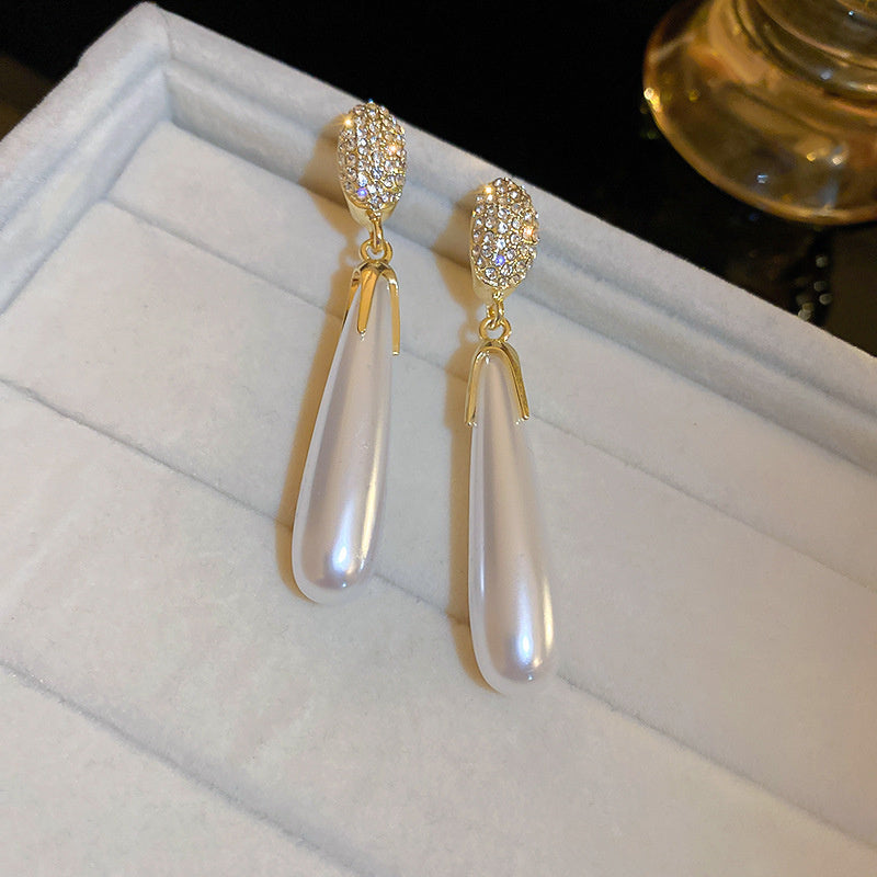 SIMPLE LONG WATER DROP PEARL EARRING