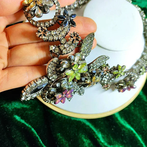 EXAGGERATED DIAMONDS NECKLACE