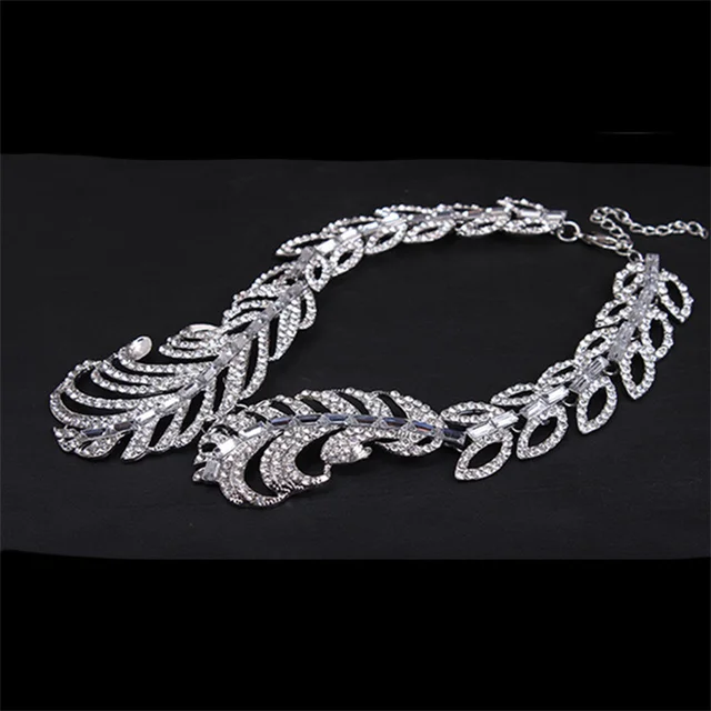 LUXRIOUS LEAFY NECKLACE