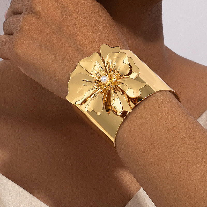 DAISY CUFF