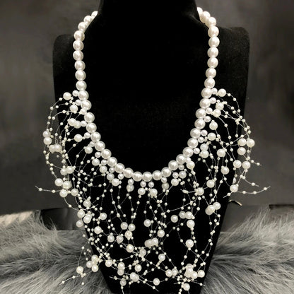 DISPERSE PEARL NECKALCE