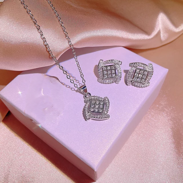 MINIMALIST ZIRCON SET