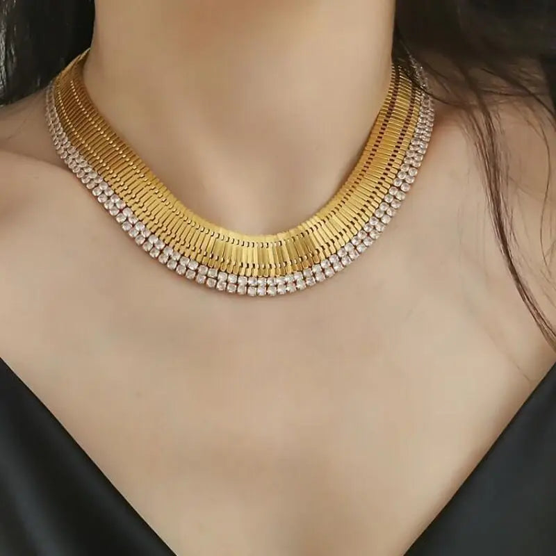 NICHE CLAVICLE NECKLACE