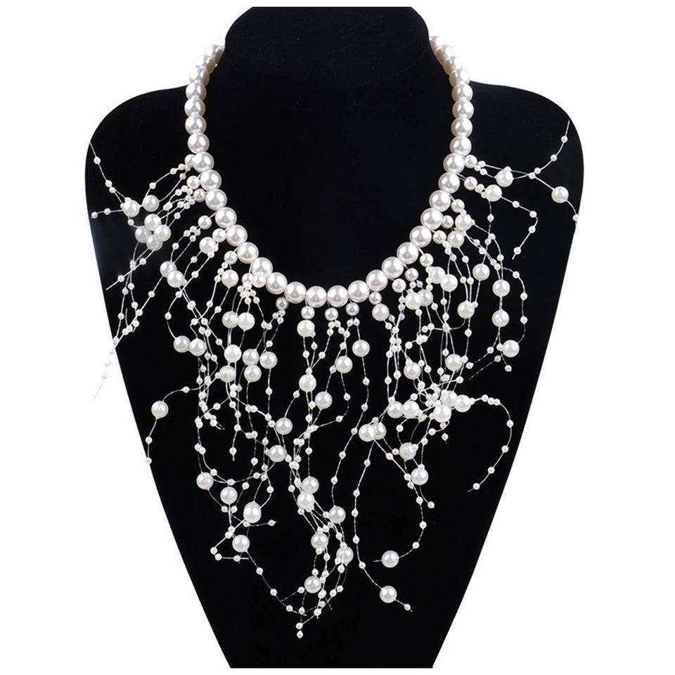 DISPERSE PEARL NECKALCE