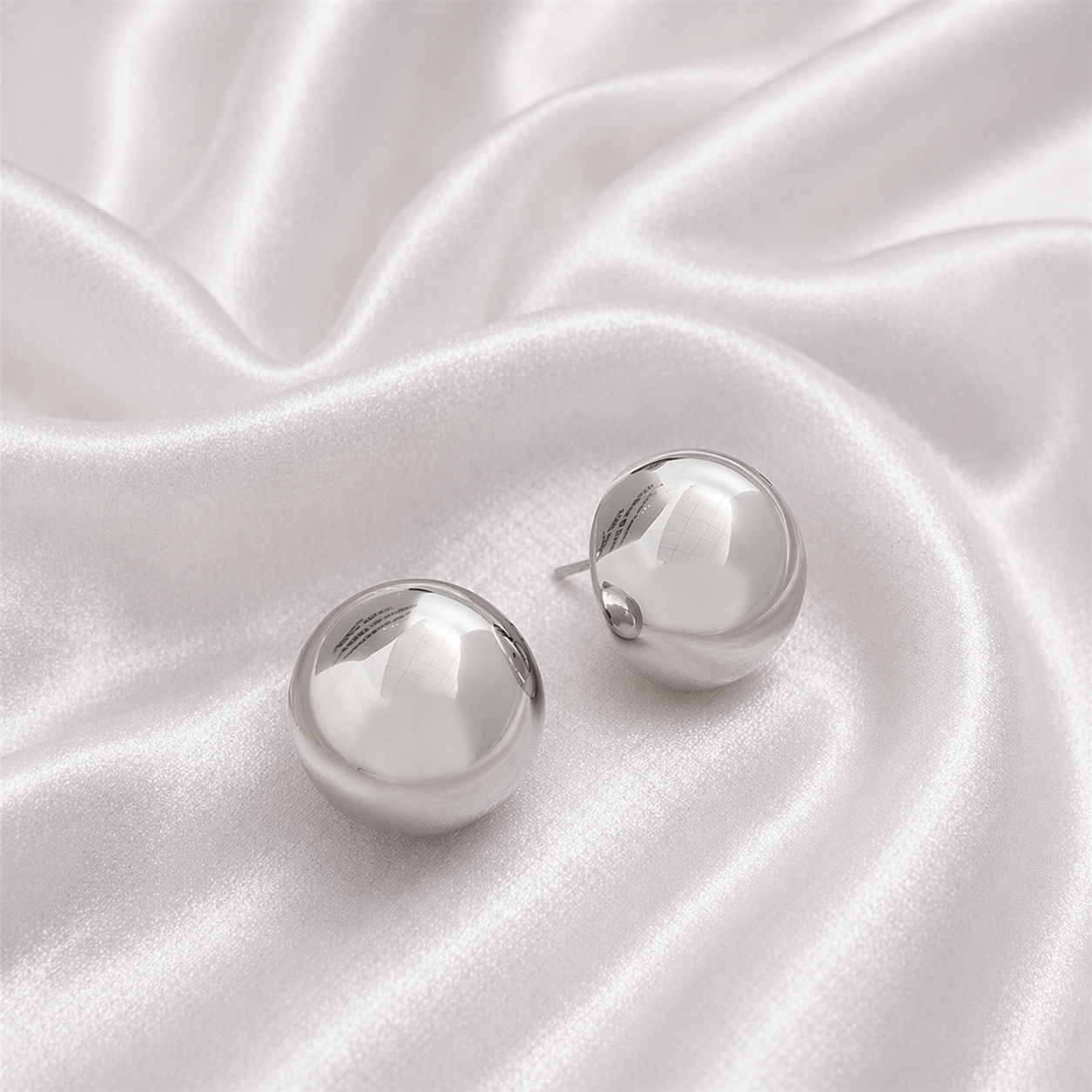 SLEEK DOME STUDS