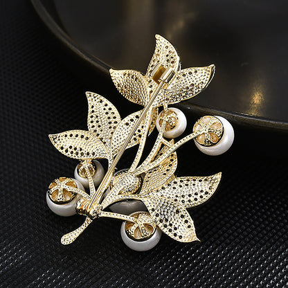 MAPLE LEAF BROOCH