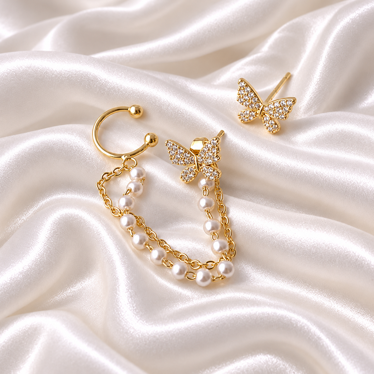 BUTTERFLY PEARL CHAIN CUFF