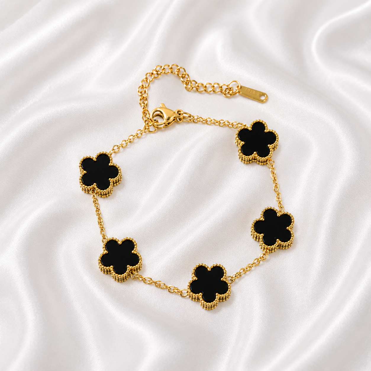 CLOVER CHARM BRACELET