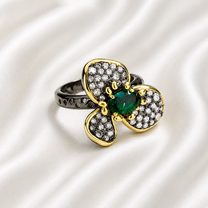 EXQUISITE EMERALD FLOWER RING