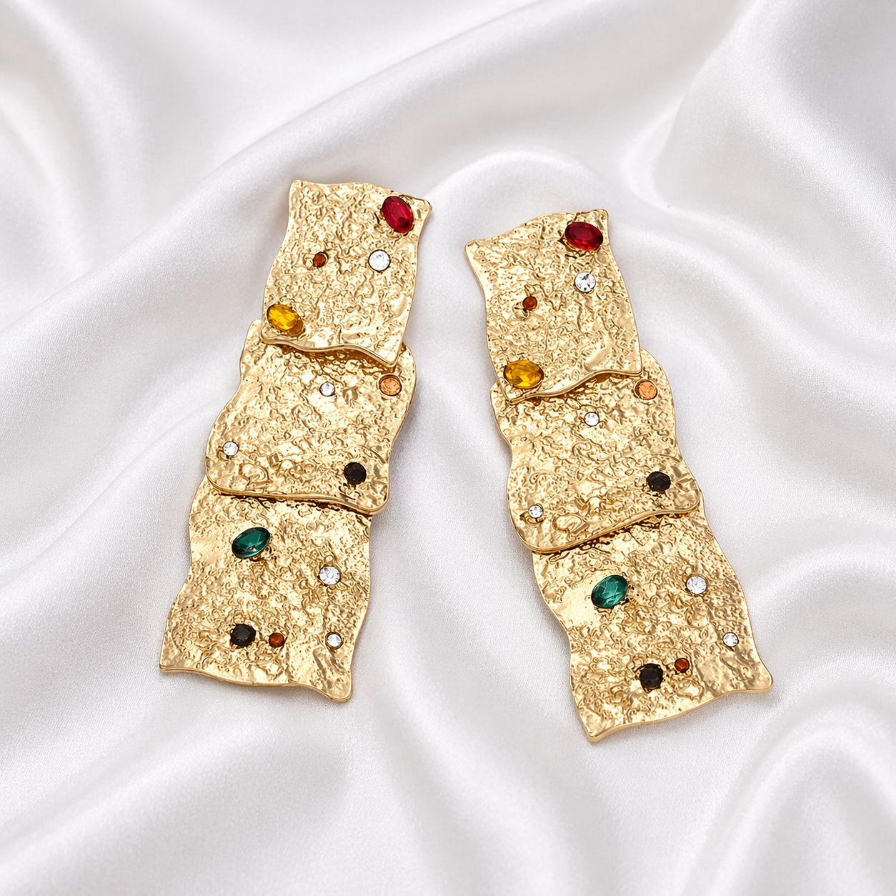 GLEAMING EARRINGS