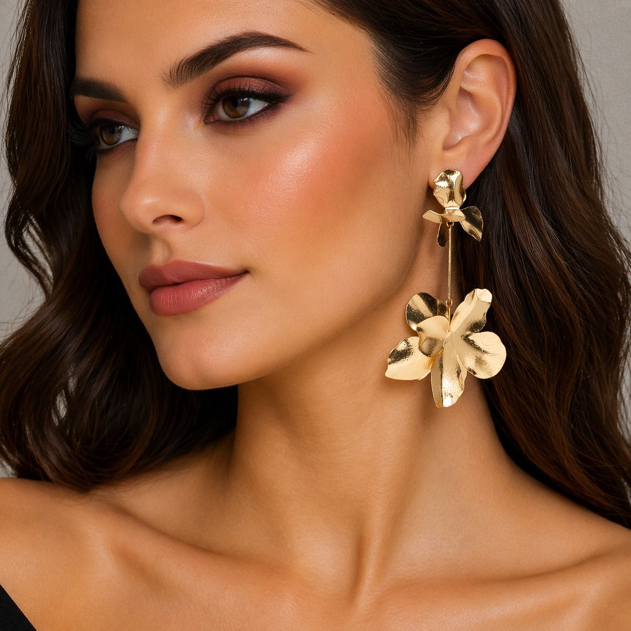 GOLD FLOWER HANGING EARRINGS
