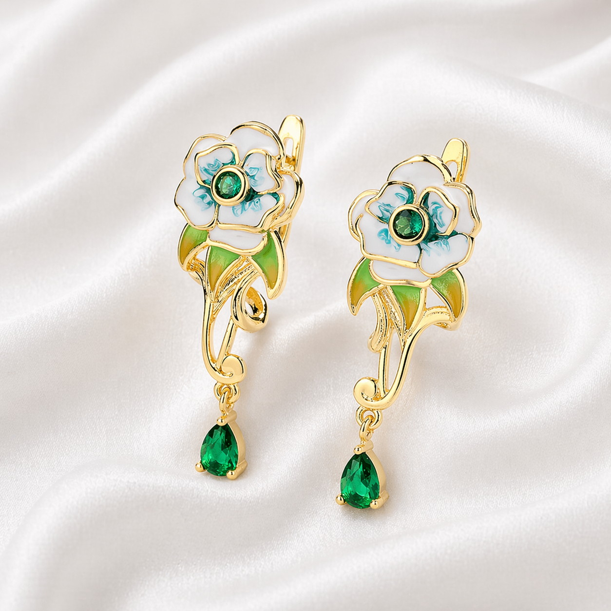 18K ENAMEL WHITE FLOWER DROP