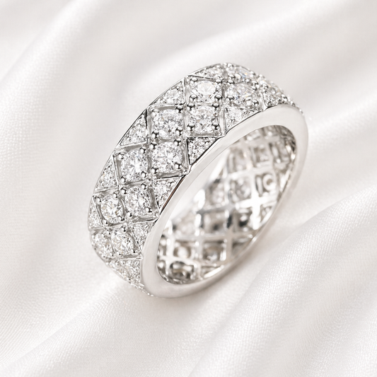 EXTRAVAGANT ZIRCON RING