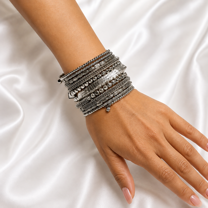 SILVER STRECHABLE HERITAGE BANGLE