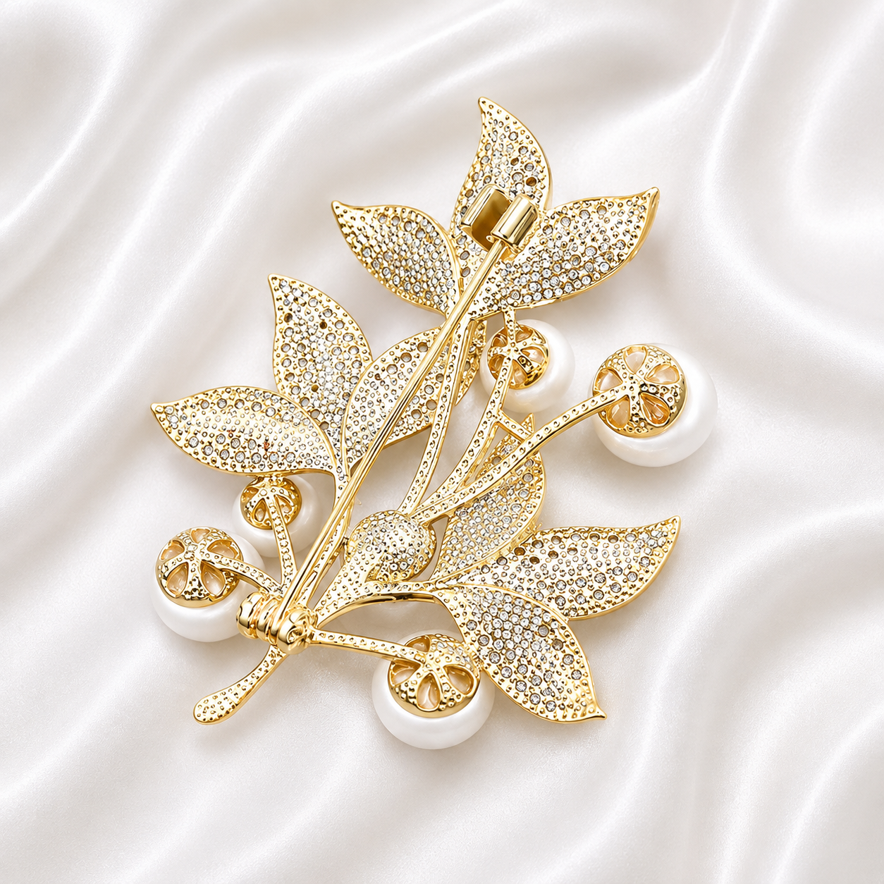 MAPLE LEAF BROOCH