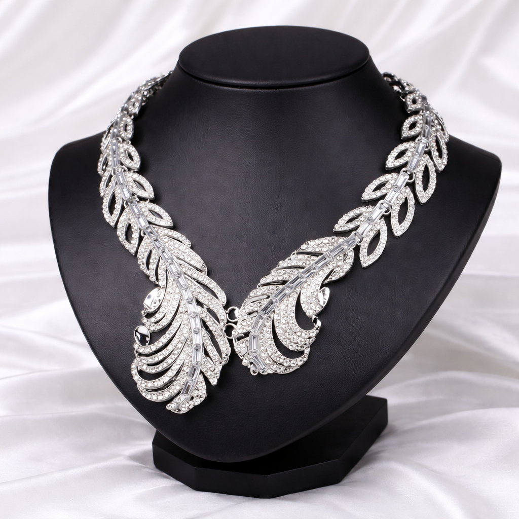 LUXRIOUS LEAFY NECKLACE