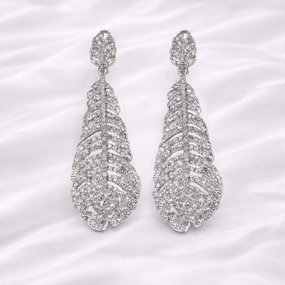 LUXRIOUS LEAFY NECKLACE