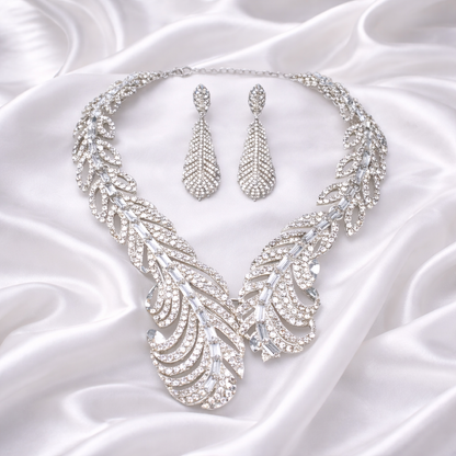 LUXRIOUS LEAFY NECKLACE