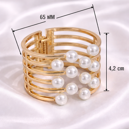 BIG PEARL CLASP CUFF BRACELET