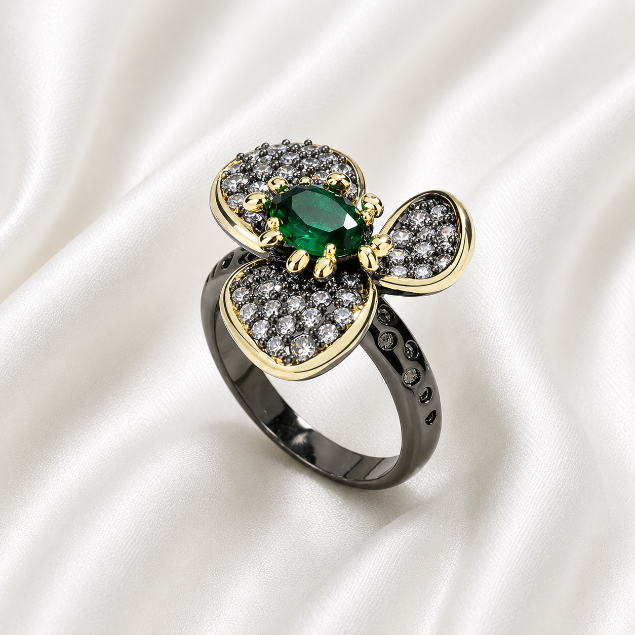 EXQUISITE EMERALD FLOWER RING