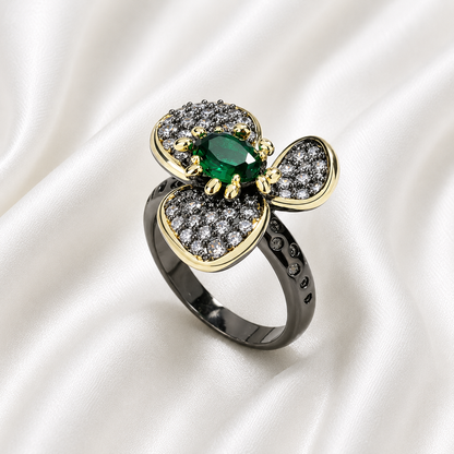 EXQUISITE EMERALD FLOWER RING