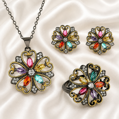 EXQUISITE VINTAGE PALACE SET