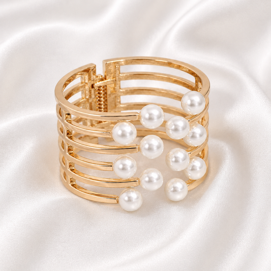 BIG PEARL CLASP CUFF BRACELET