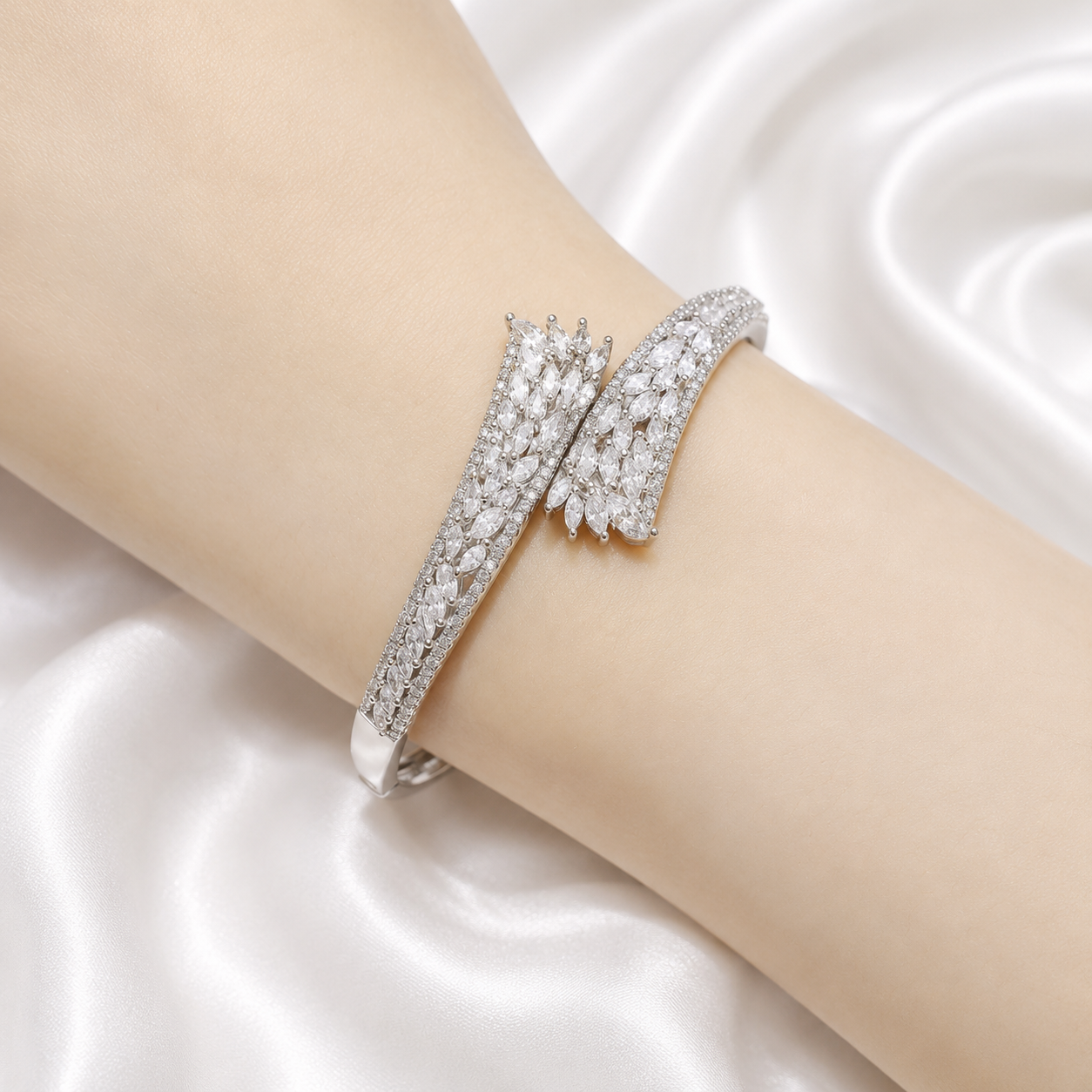 LUXURY LEAF COPPER BANGLE