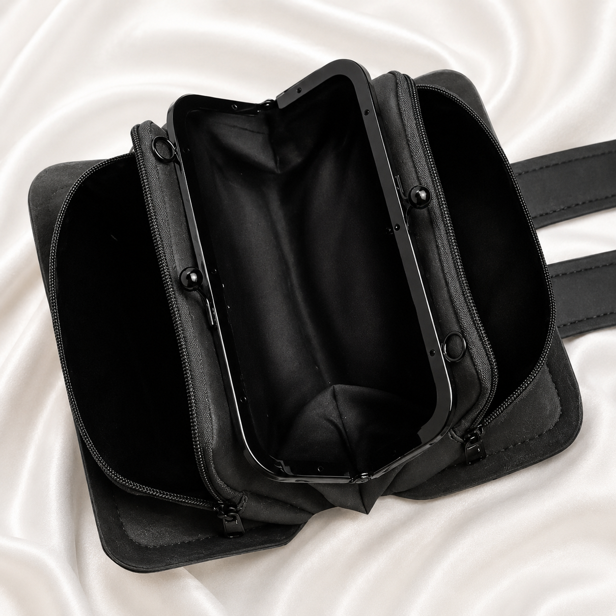 ROUND VINTAGE BUCKLE BAG