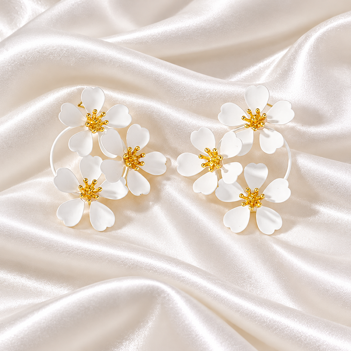 WHITE FLORAL EARRINGS