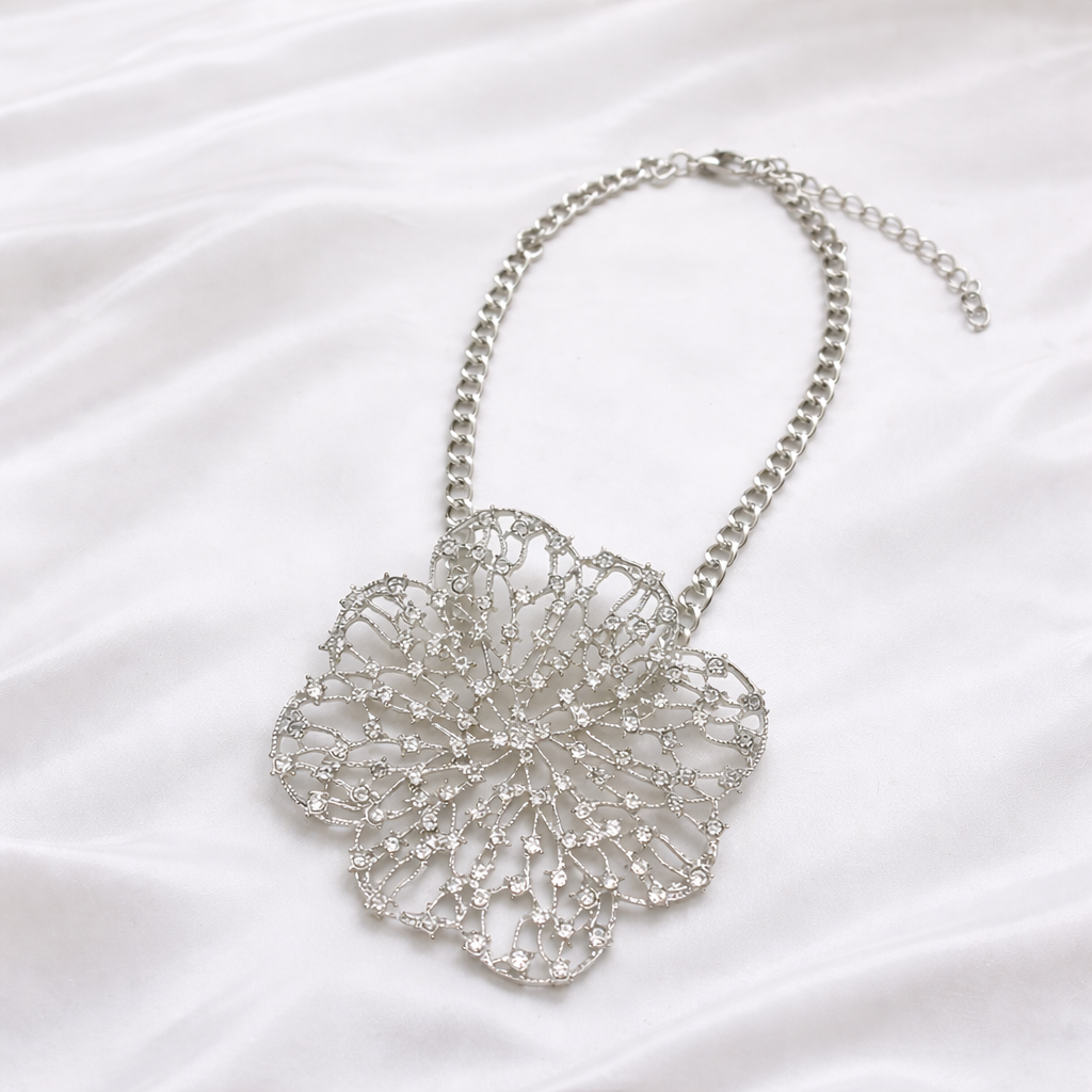 METAL HOLLOW FLOWER NECKLACE