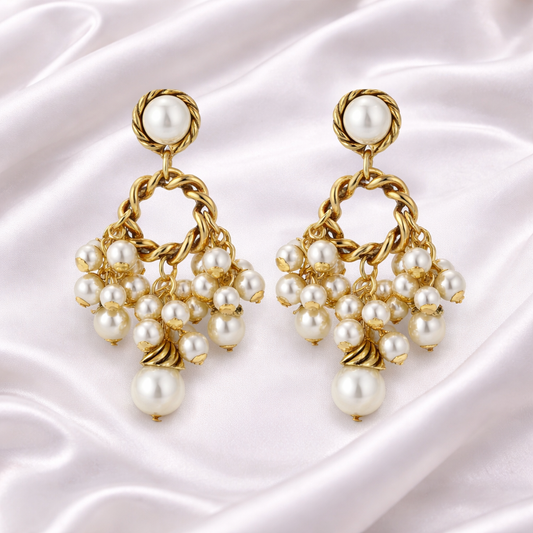 CIRCLE PEARLY EARRINGS
