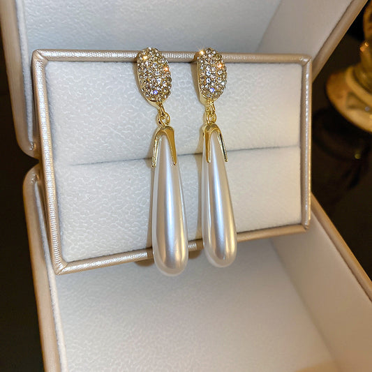 SIMPLE LONG WATER DROP PEARL EARRING