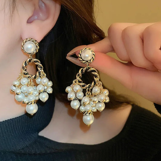 CIRCLE PEARLY EARRINGS