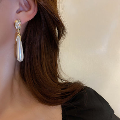 SIMPLE LONG WATER DROP PEARL EARRING