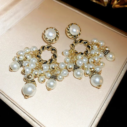 CIRCLE PEARLY EARRINGS