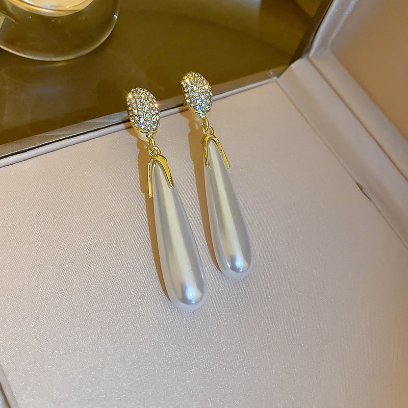 SIMPLE LONG WATER DROP PEARL EARRING