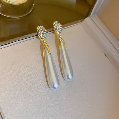 SIMPLE LONG WATER DROP PEARL EARRING