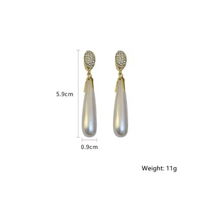 SIMPLE LONG WATER DROP PEARL EARRING